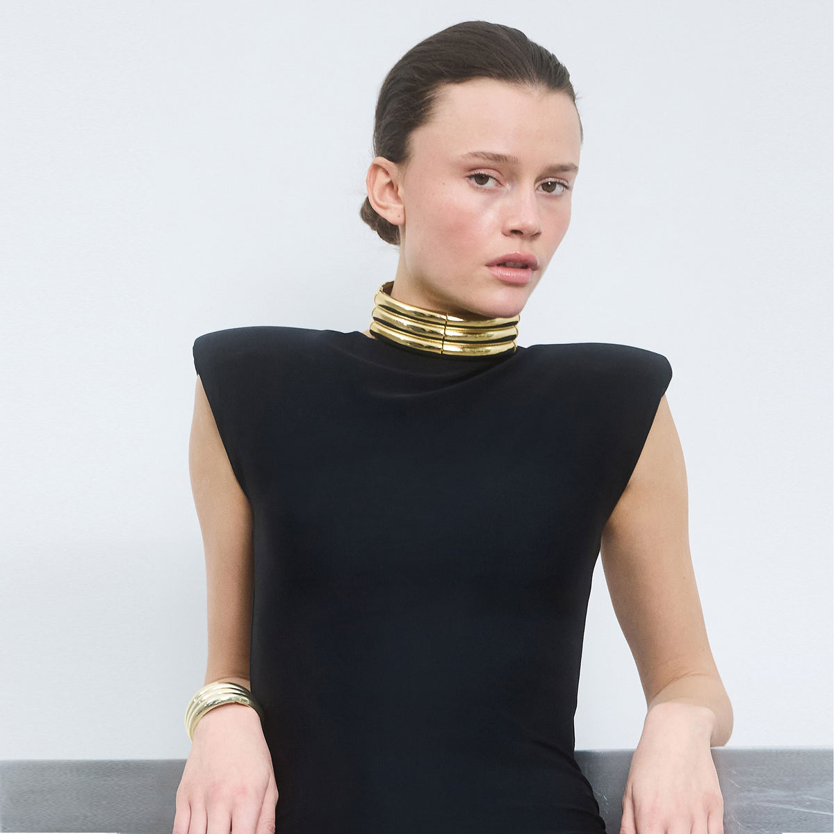 AMORA GOLD CUFF NECKLACE