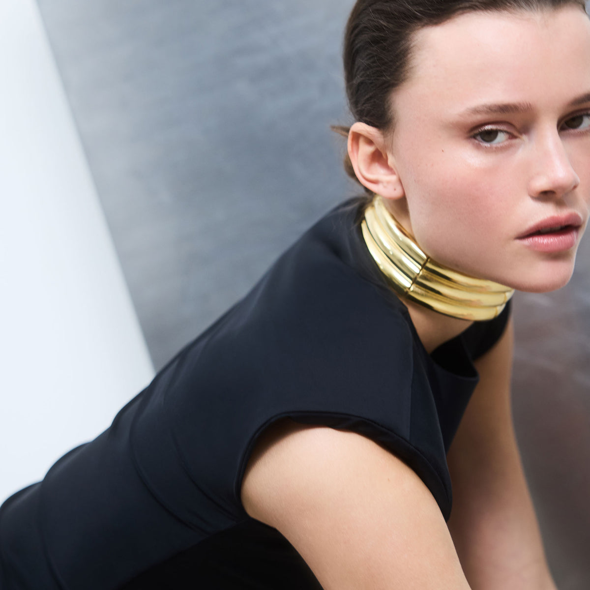 AMORA GOLD CUFF NECKLACE