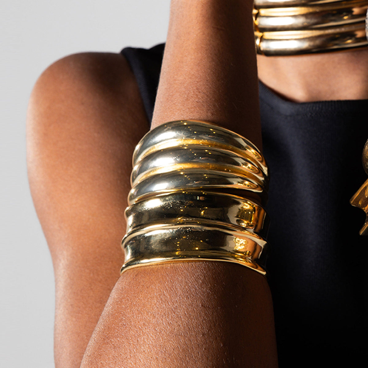 AMORA GOLD CUFF