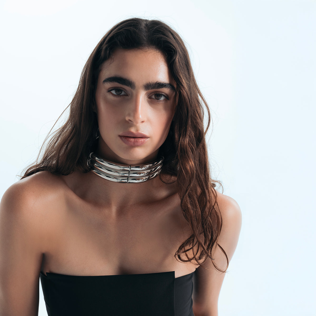 AMORA SILVER CUFF NECKLACE